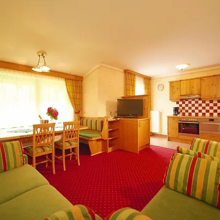 Apartamento Flachau Apartment With A Balcony *